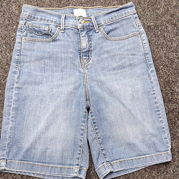 Levi Strauss & Co. Shorts - Picture 1 of 6